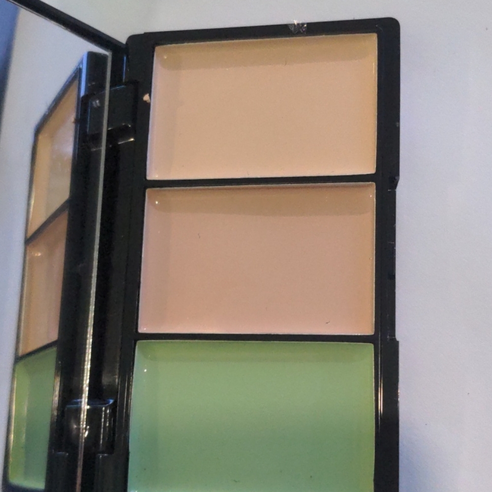 NWOT BellaPierre palette